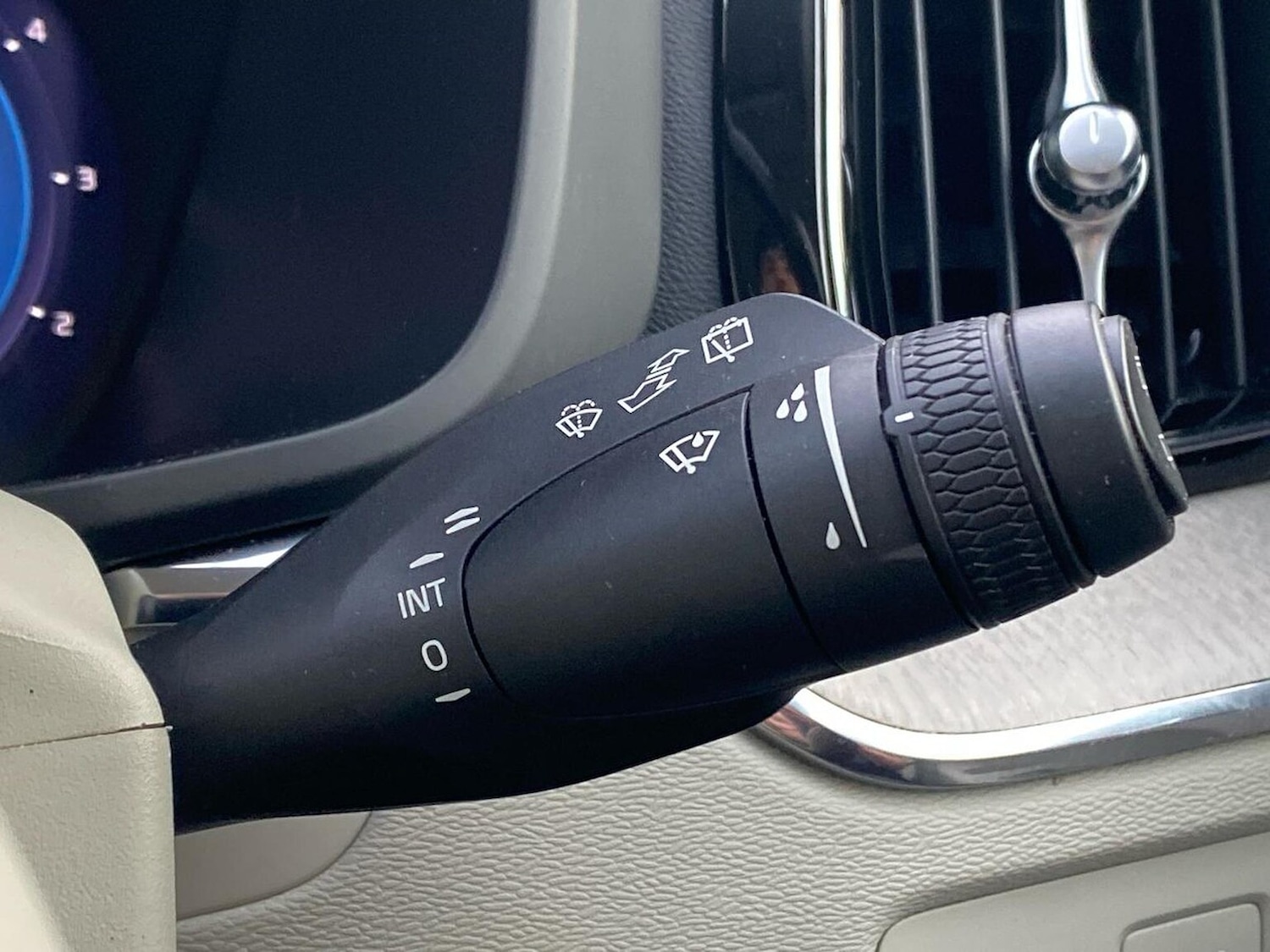 Used Volvo XC60 2023 for sale - 76471072: Photo 29