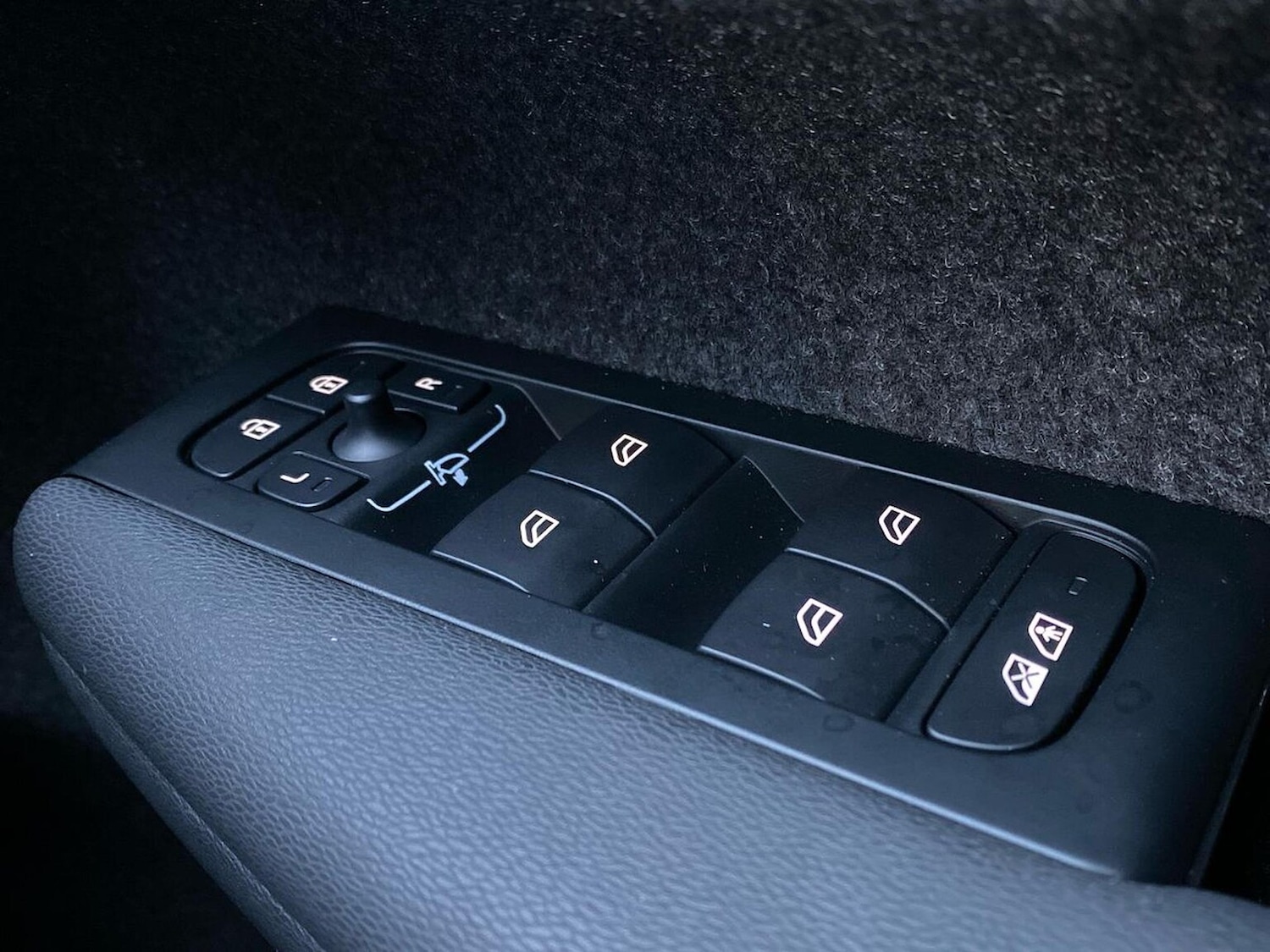 Used Volvo XC40 2025 for sale - 77616741: Photo 21