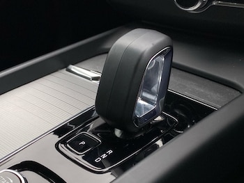 Used Volvo XC60 2023 for sale - 76281230: Photo
