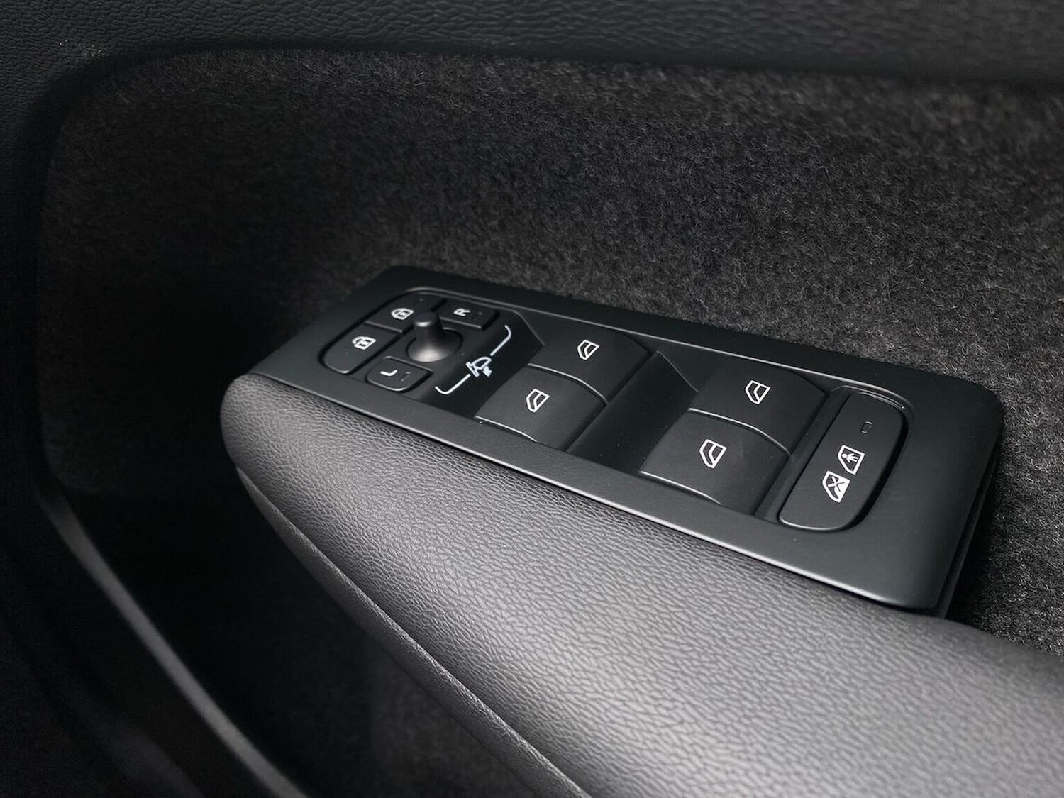 Used Volvo XC40 2025 for sale - 77522154: Photo 22