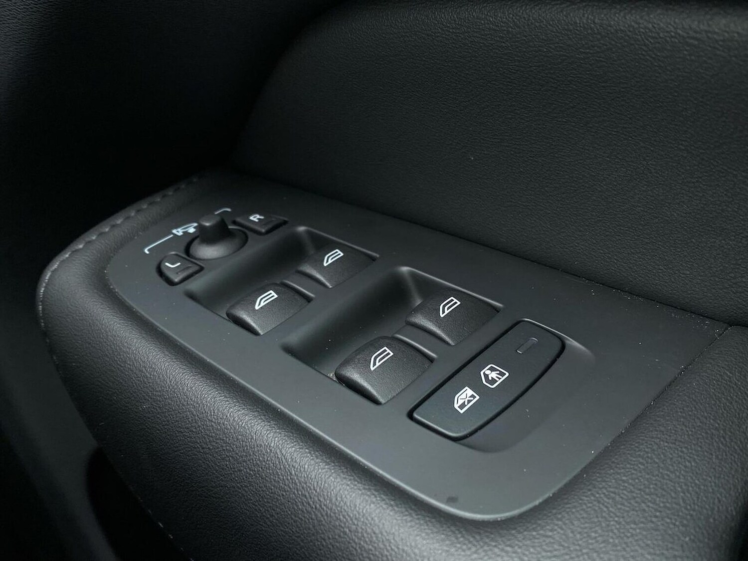 Used Volvo XC60 2023 for sale - 78191149: Photo 23