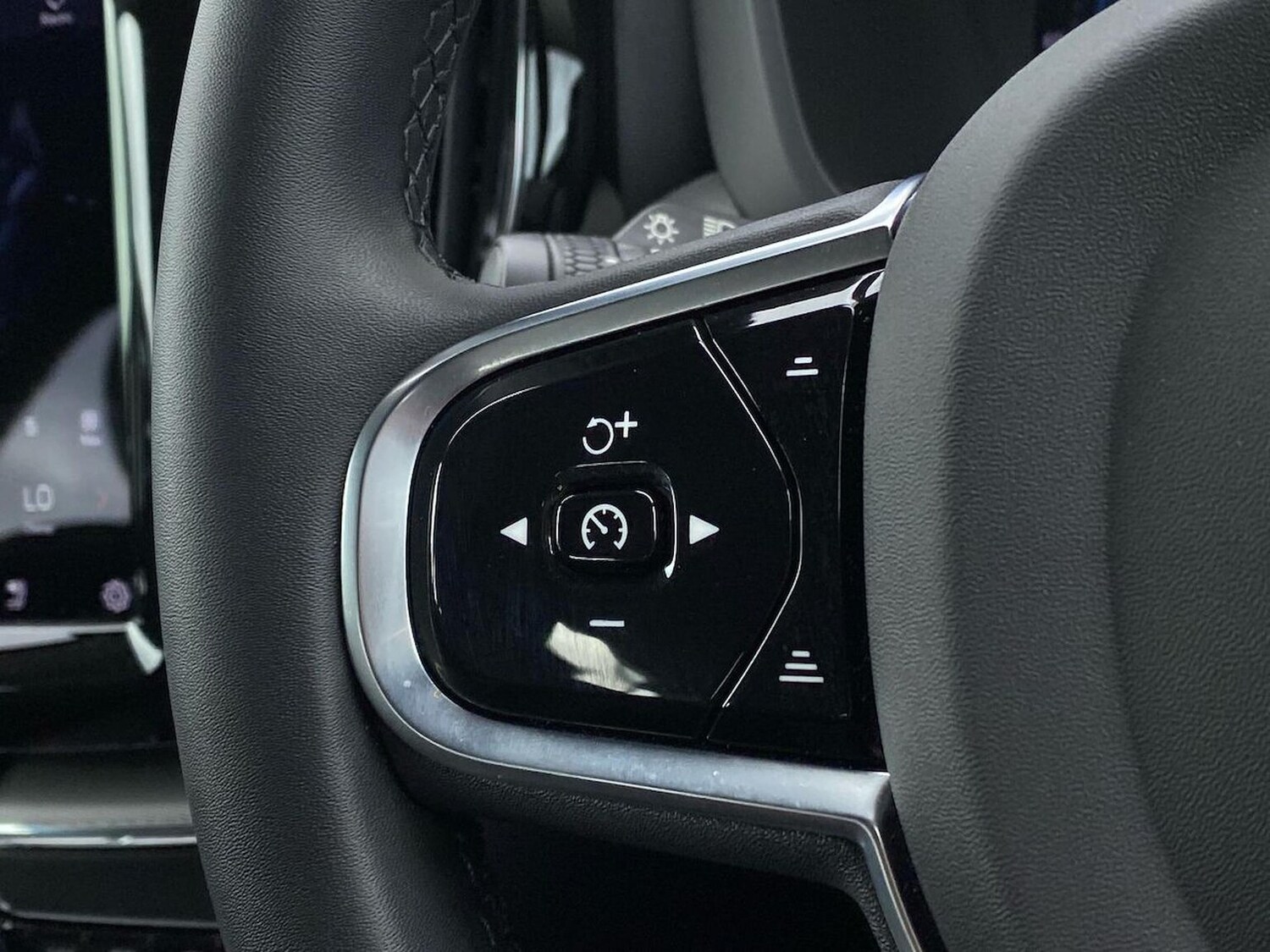 Used Volvo XC60 2023 for sale - 78191149: Photo 29