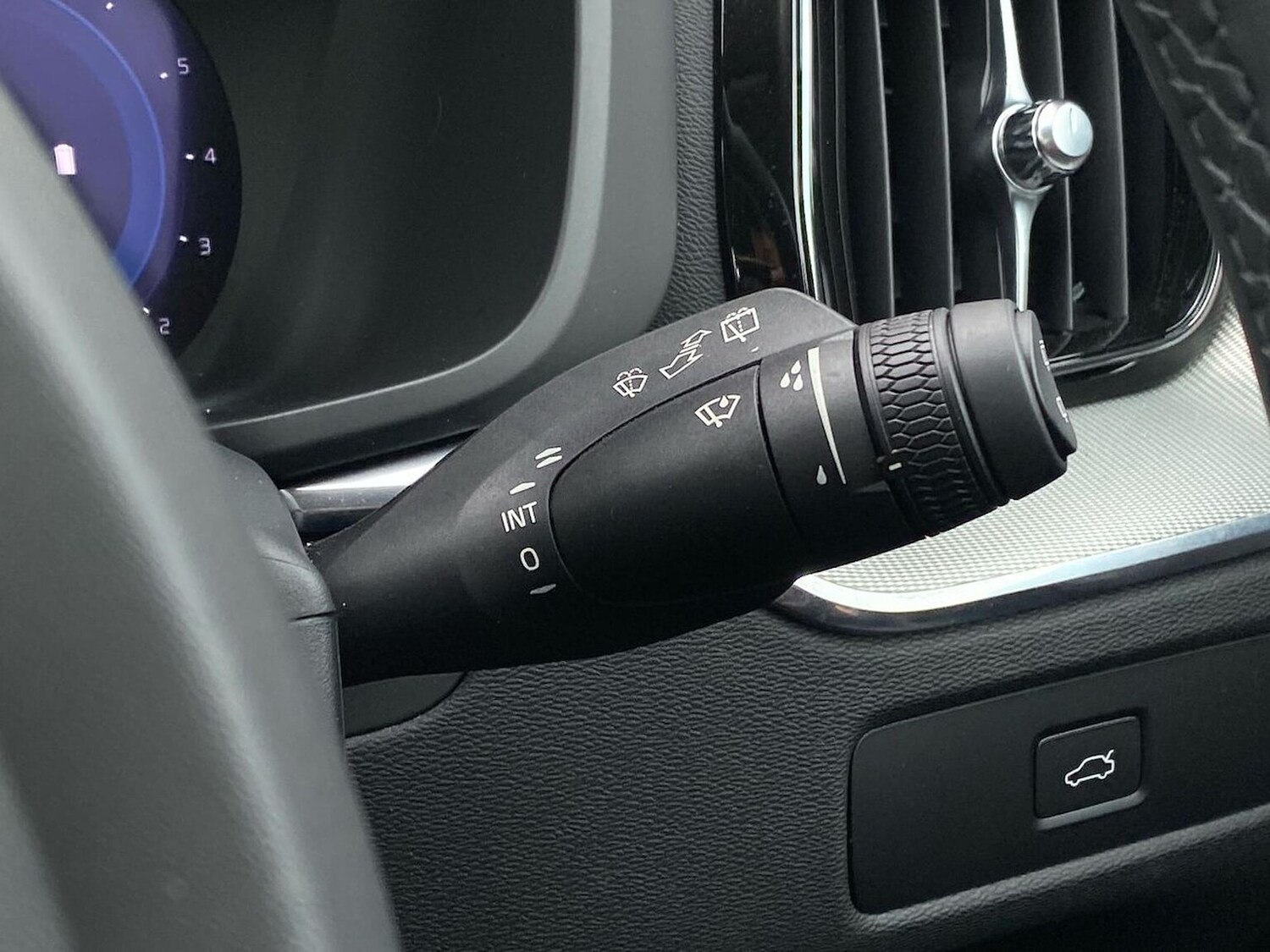 Used Volvo XC60 2023 for sale - 78191149: Photo 30