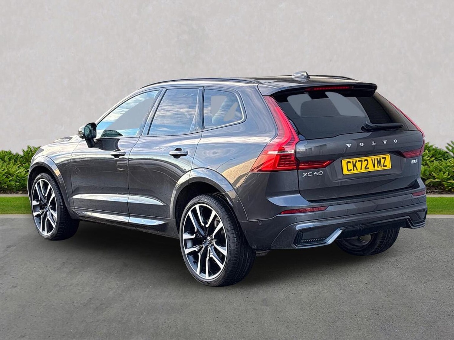 Used Volvo XC60 2022 for sale - 77489706: Photo 2