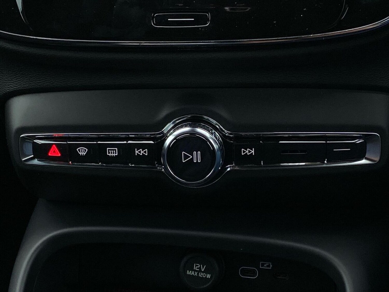 Used Volvo XC40 2025 for sale - 77489698: Photo 12