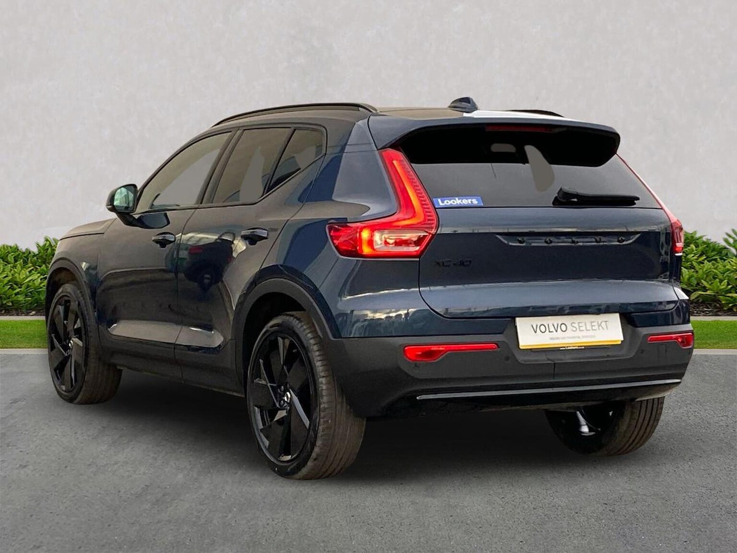 Used Volvo XC40 2025 for sale - 77489698: Photo 2