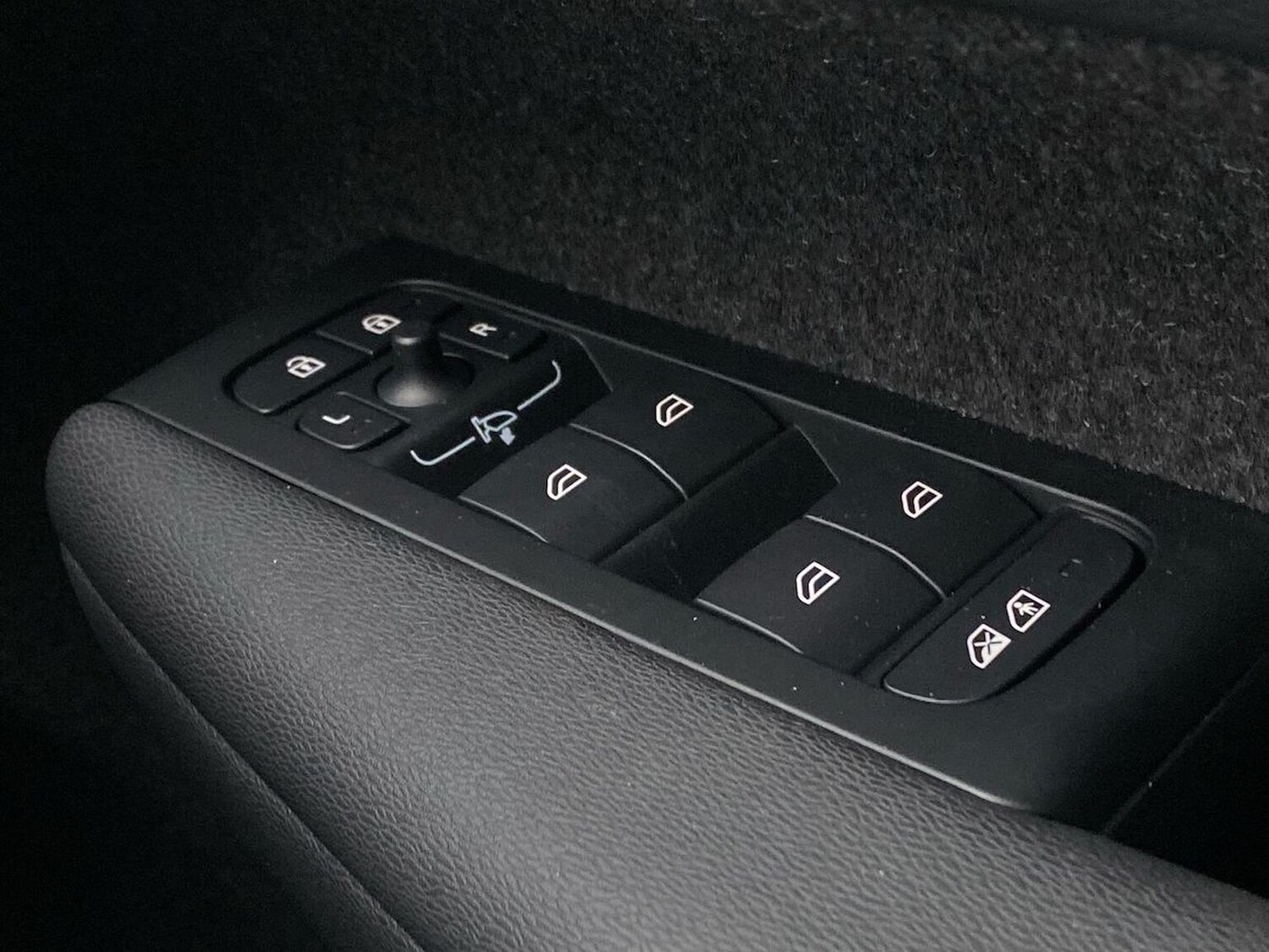 Used Volvo XC40 2025 for sale - 77489698: Photo 21