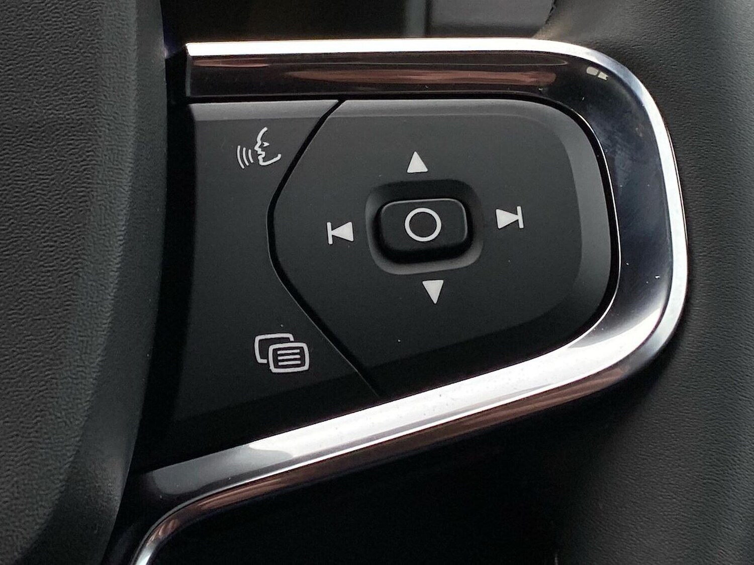 Used Volvo XC40 2025 for sale - 77489698: Photo 26