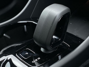 Used Volvo XC40 2025 for sale - 76114363: Photo 2