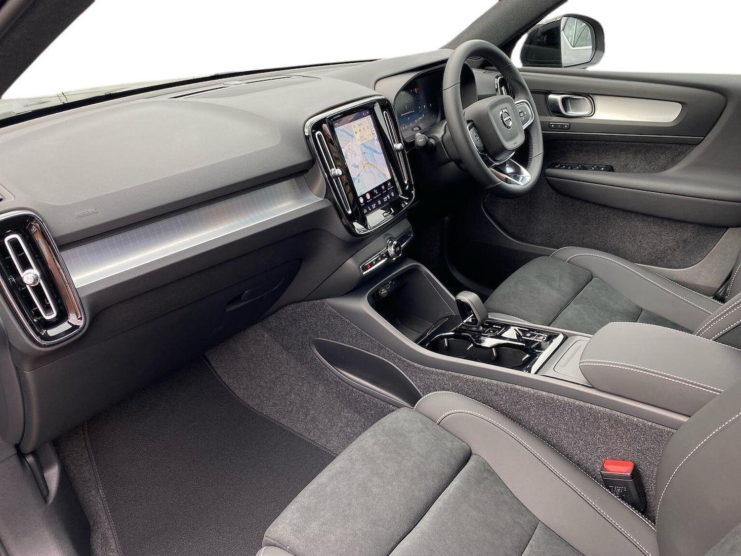 Used Volvo XC40 2025 for sale - 76114363: Photo 8