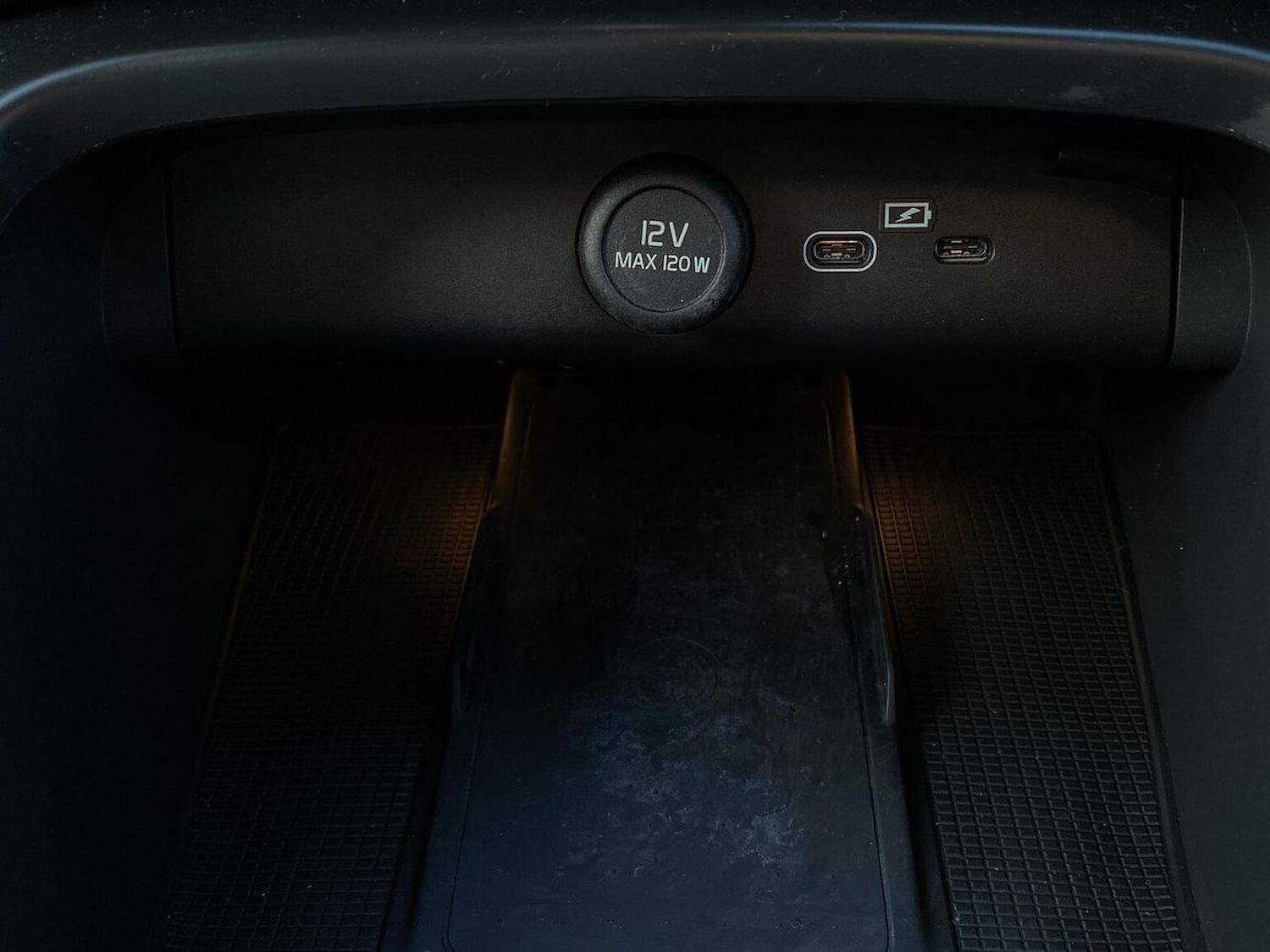 Used Volvo XC40 2022 for sale - 76382638: Photo 2