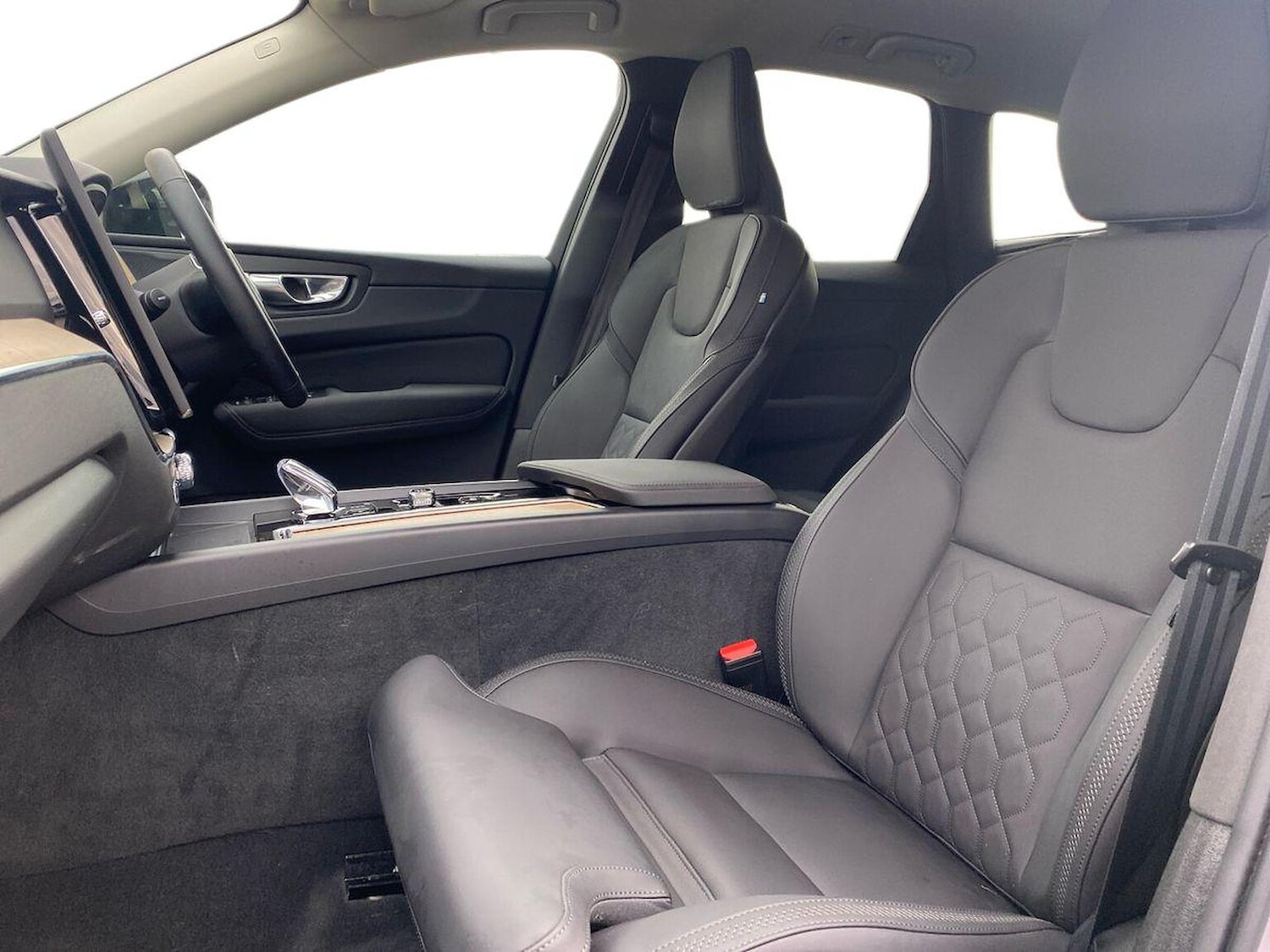 Used Volvo XC60 2025 for sale - 77984051: Photo 7