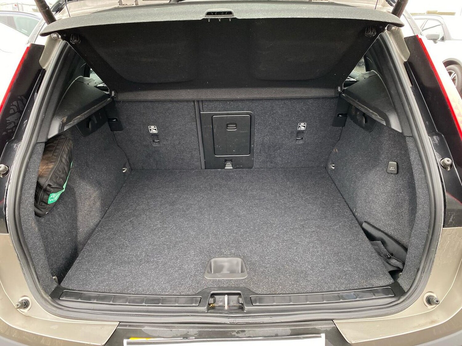 Used Volvo XC40 2021 for sale - 77489329: Photo 17