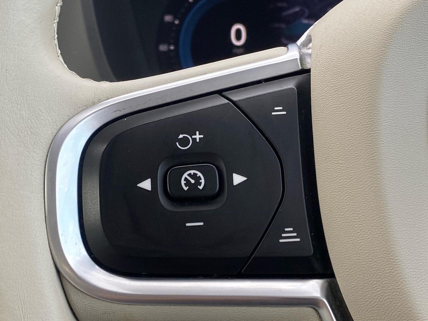 Used Volvo XC60 2022 for sale - 76383389: Photo 28