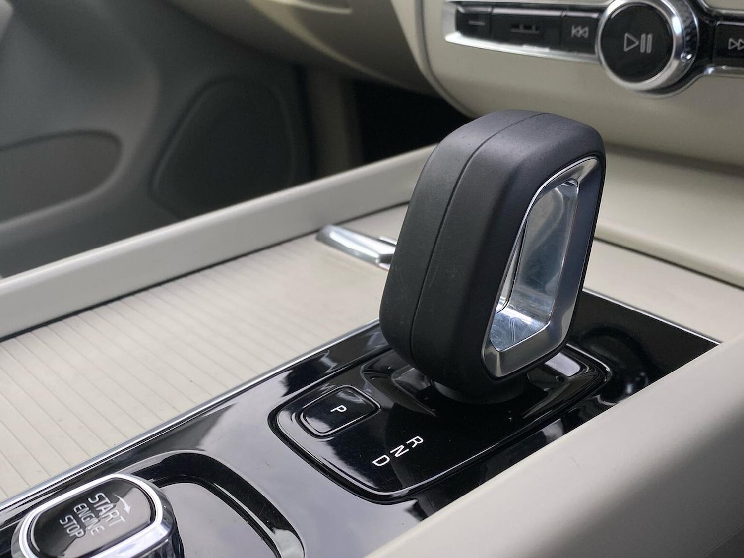 Used Volvo XC60 2022 for sale - 76383389: Photo 39