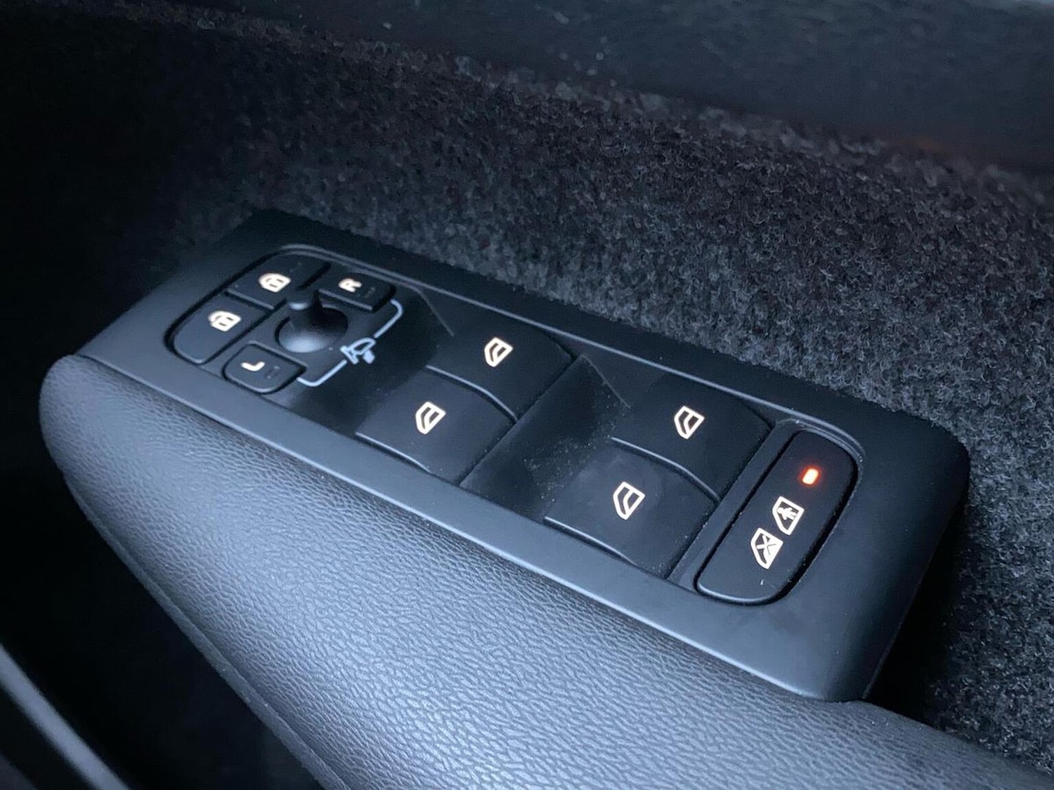 Used Volvo XC40 2023 for sale - 76510781: Photo 22