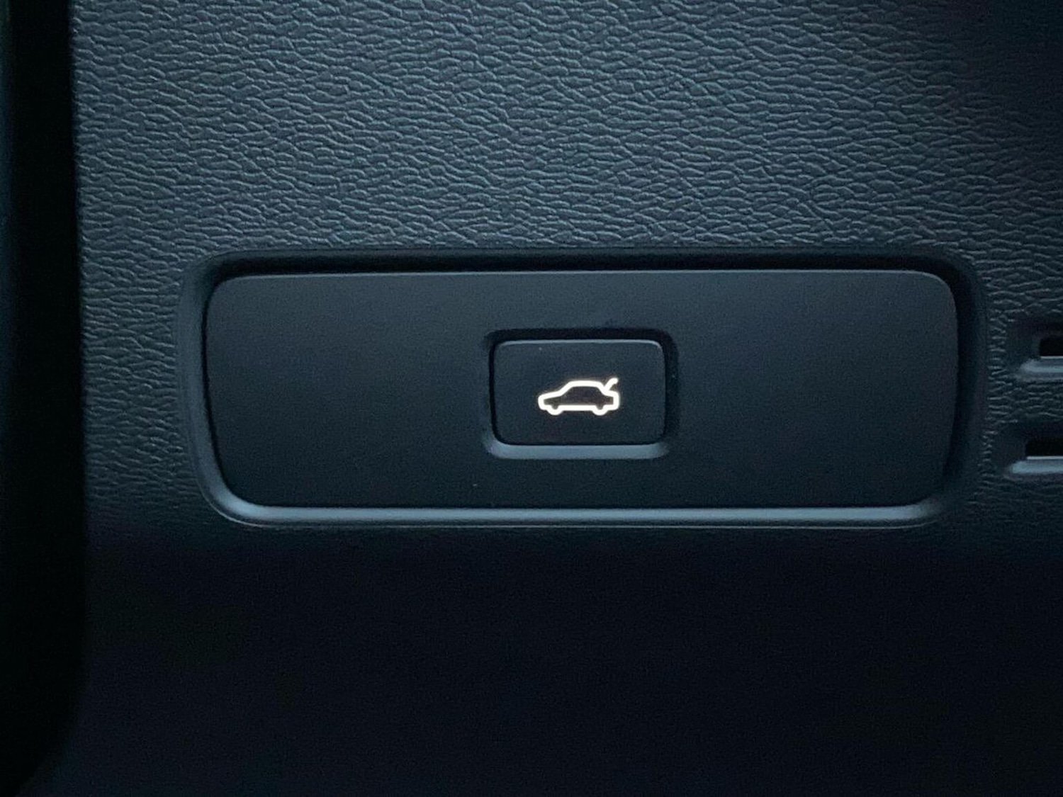 Used Volvo XC40 2023 for sale - 76510781: Photo 23