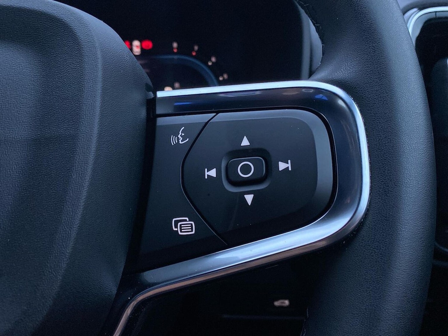 Used Volvo XC40 2023 for sale - 76510781: Photo 26