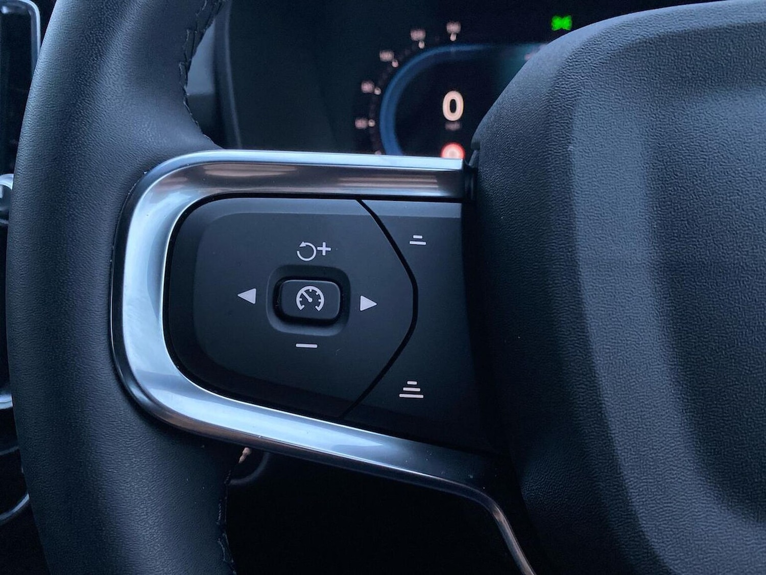 Used Volvo XC40 2023 for sale - 76510781: Photo 27