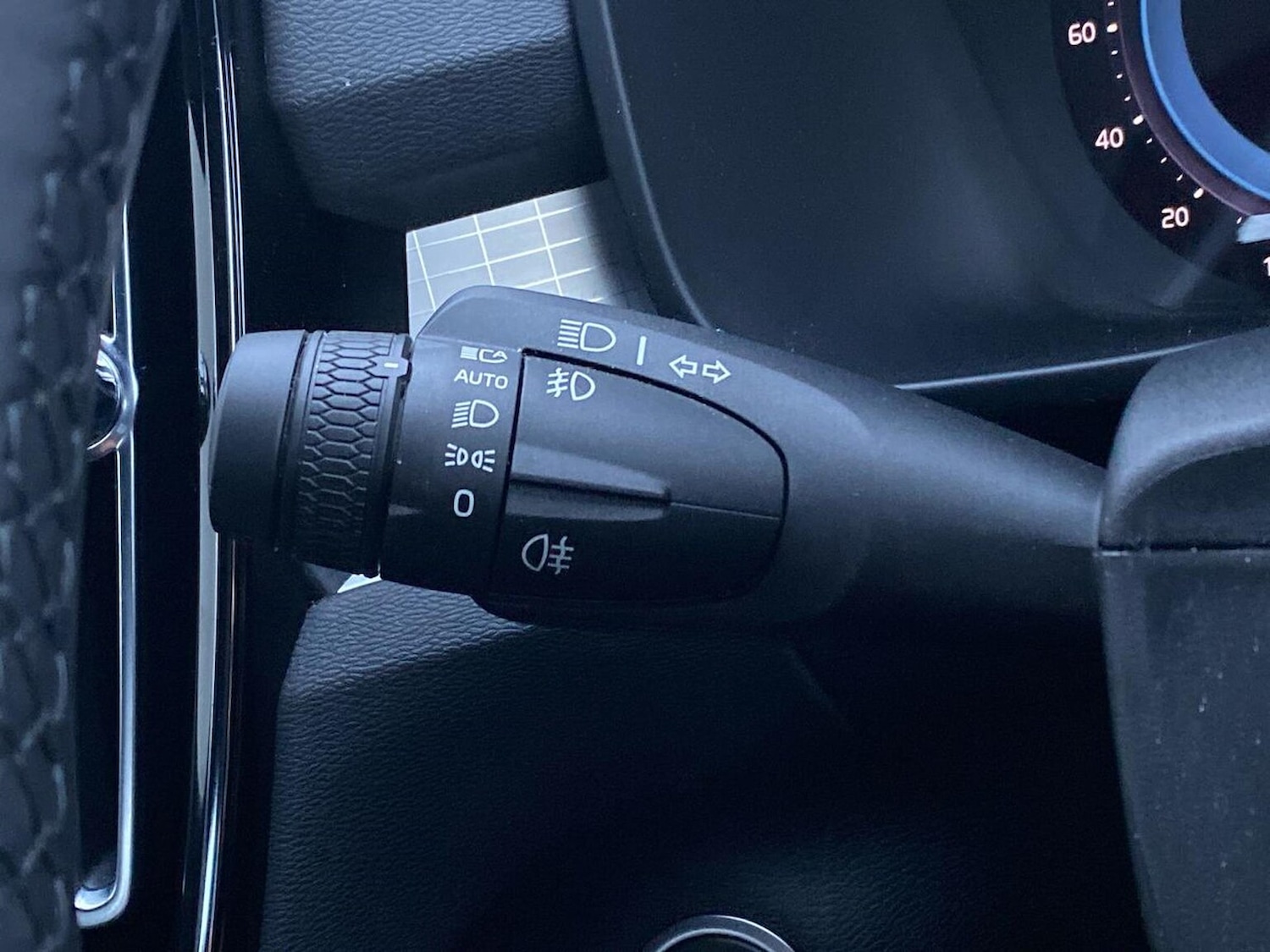 Used Volvo XC40 2023 for sale - 76510781: Photo 29