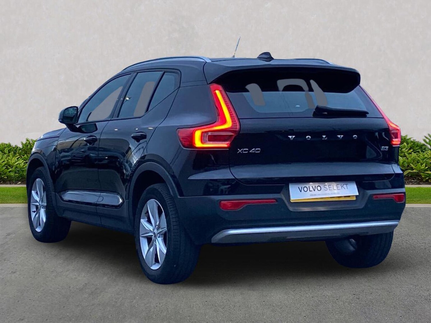 Used Volvo XC40 2023 for sale - 76510781: Photo 3
