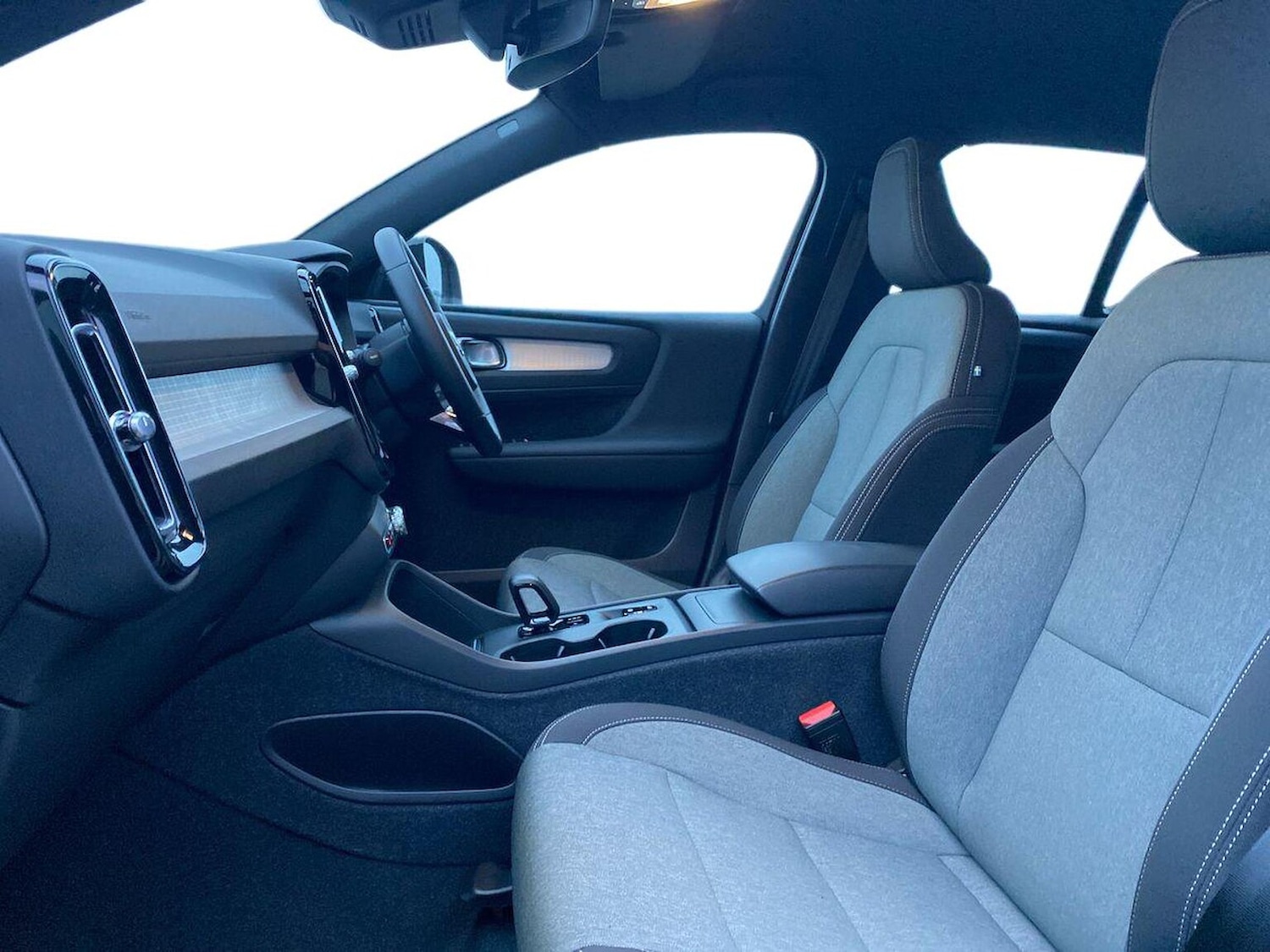 Used Volvo XC40 2023 for sale - 76510781: Photo 8