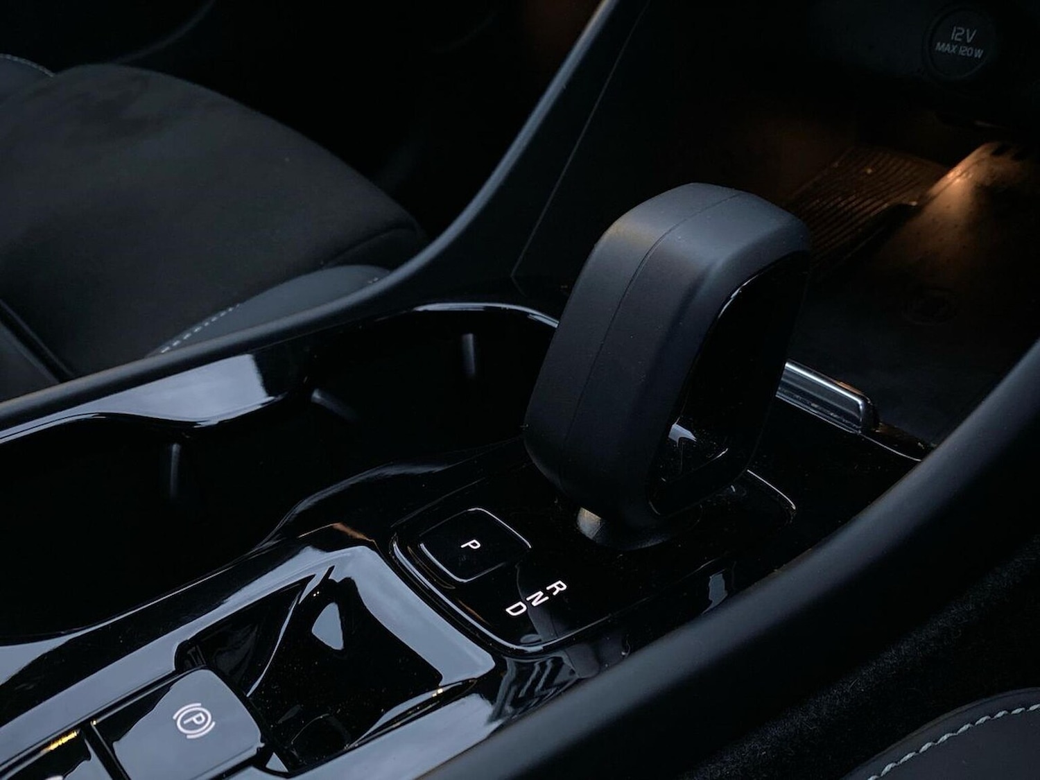 Used Volvo XC40 2022 for sale - 76387182: Photo 2