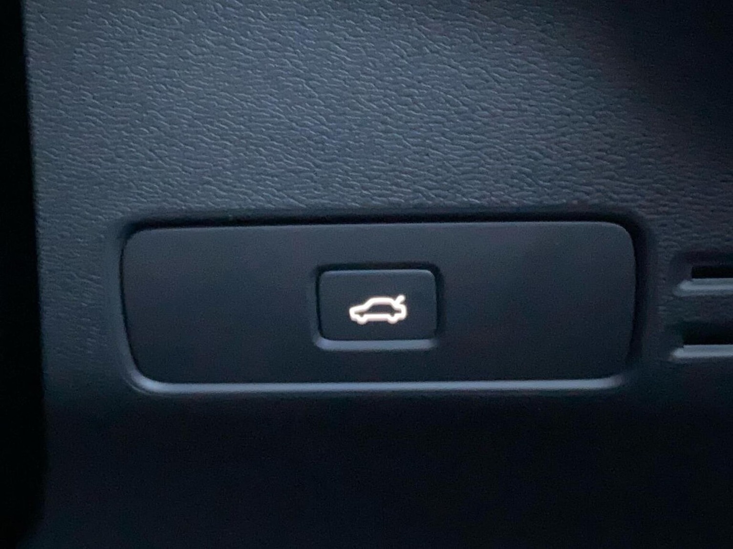 Used Volvo XC40 2022 for sale - 76387182: Photo 23