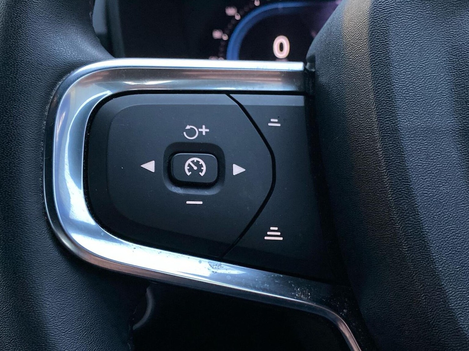 Used Volvo XC40 2022 for sale - 76387182: Photo 28