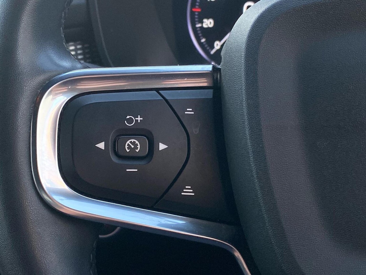 Used Volvo XC40 2021 for sale - 76855433: Photo 27