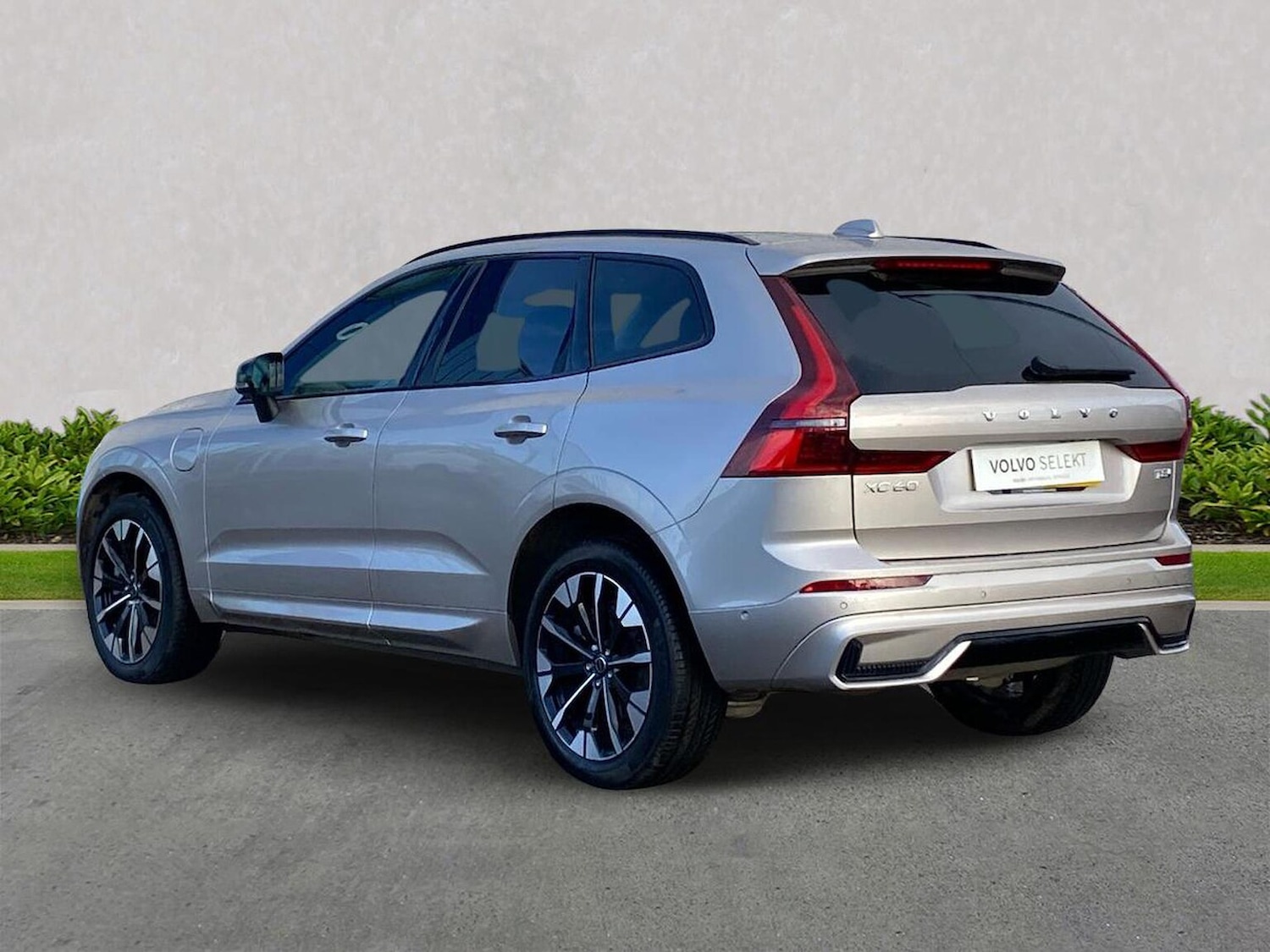 Used Volvo XC60 2025 for sale - 77984050: Photo 2