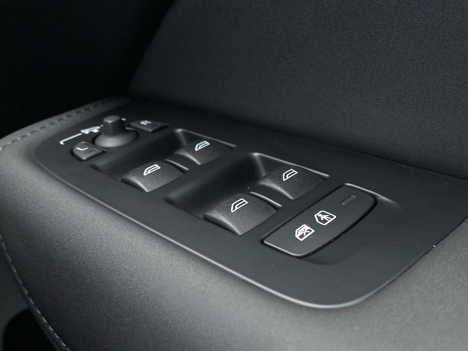 Used Volvo XC60 2025 for sale - 77984050: Photo 21