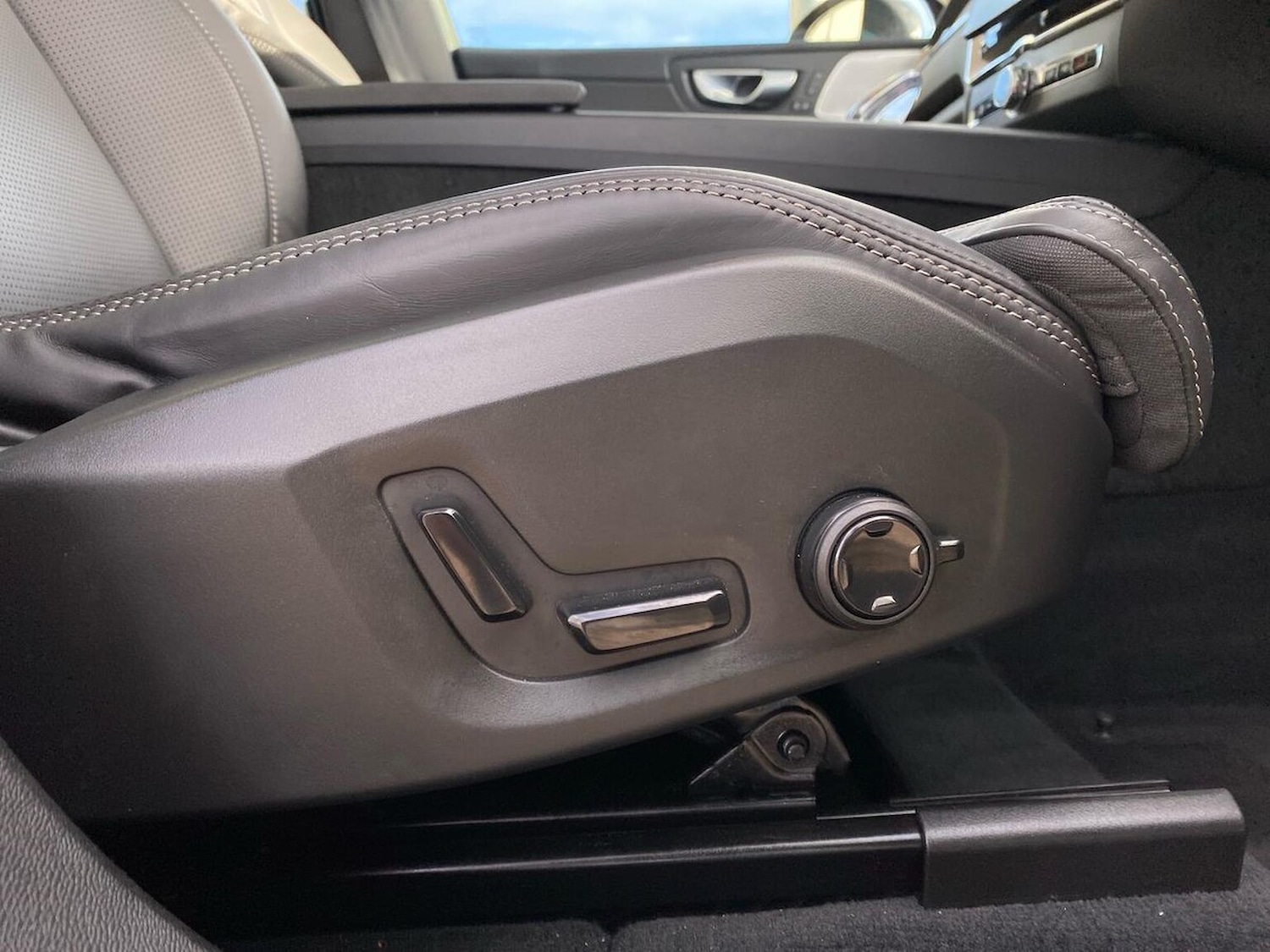 Used Volvo XC60 2025 for sale - 77984050: Photo 30