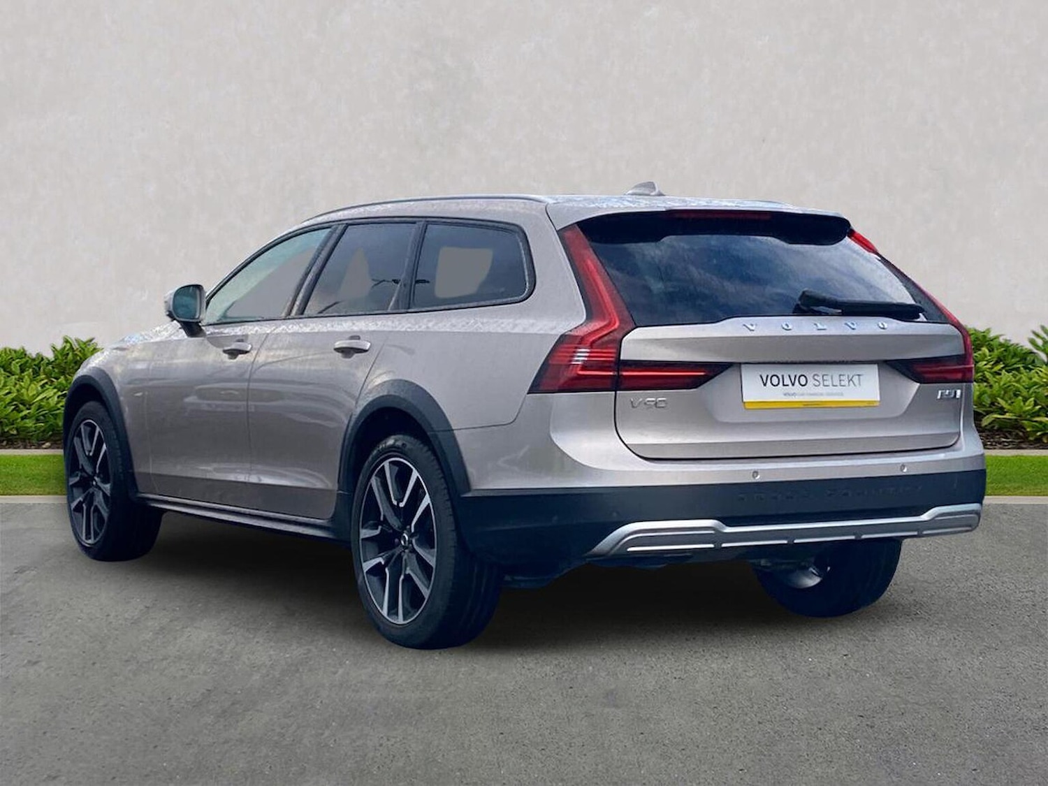 Used Volvo V90 2022 for sale - 77508645: Photo 2