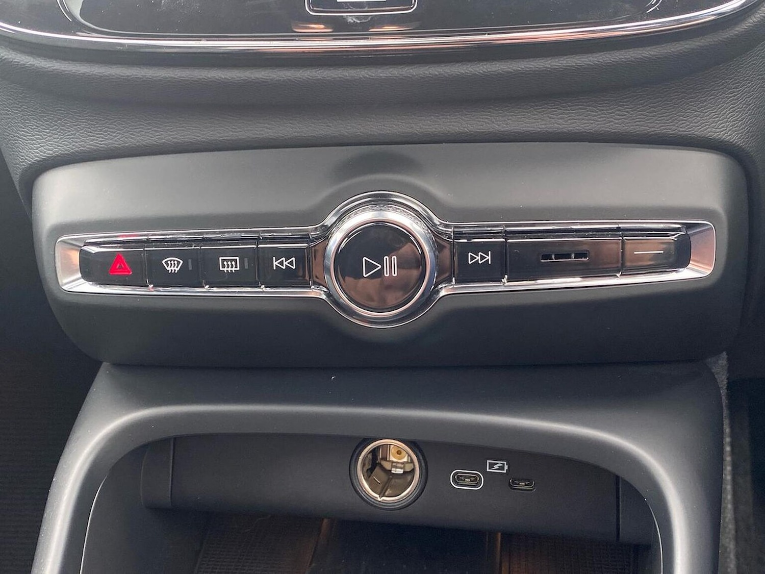 Used Volvo XC40 2025 for sale - 77489368: Photo 12