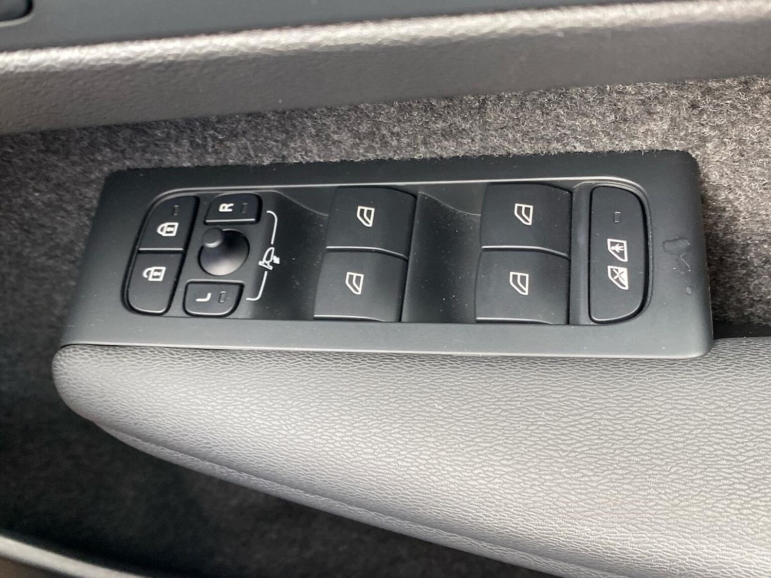 Used Volvo XC40 2025 for sale - 77489368: Photo 21