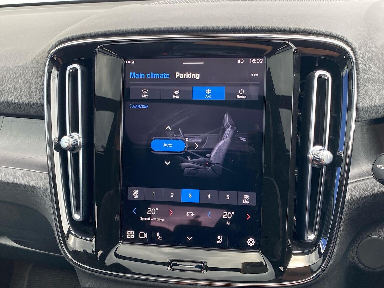 Used Volvo XC40 2025 for sale - 77489368: Photo 23