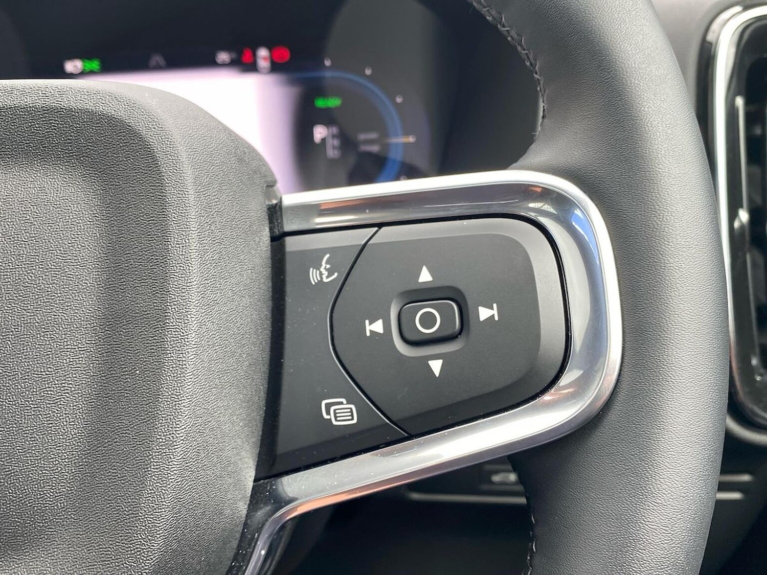 Used Volvo XC40 2025 for sale - 77489368: Photo 24