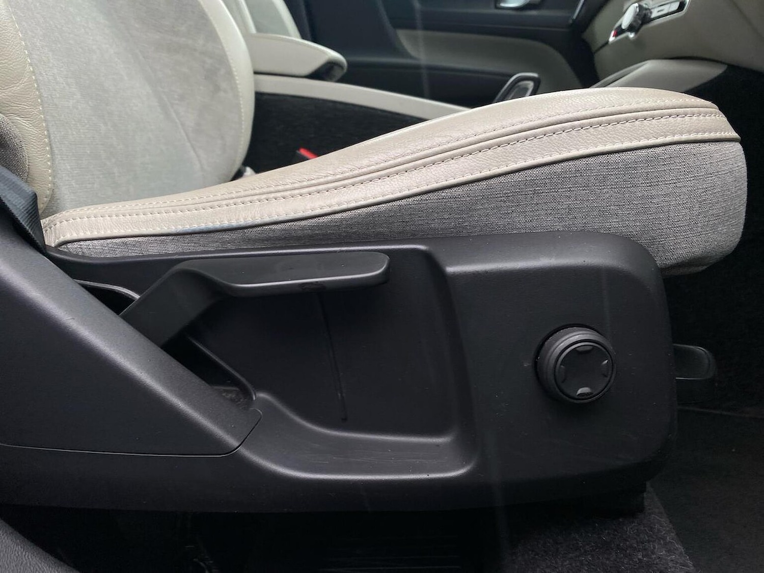 Used Volvo XC40 2018 for sale - 76164956: Photo 31