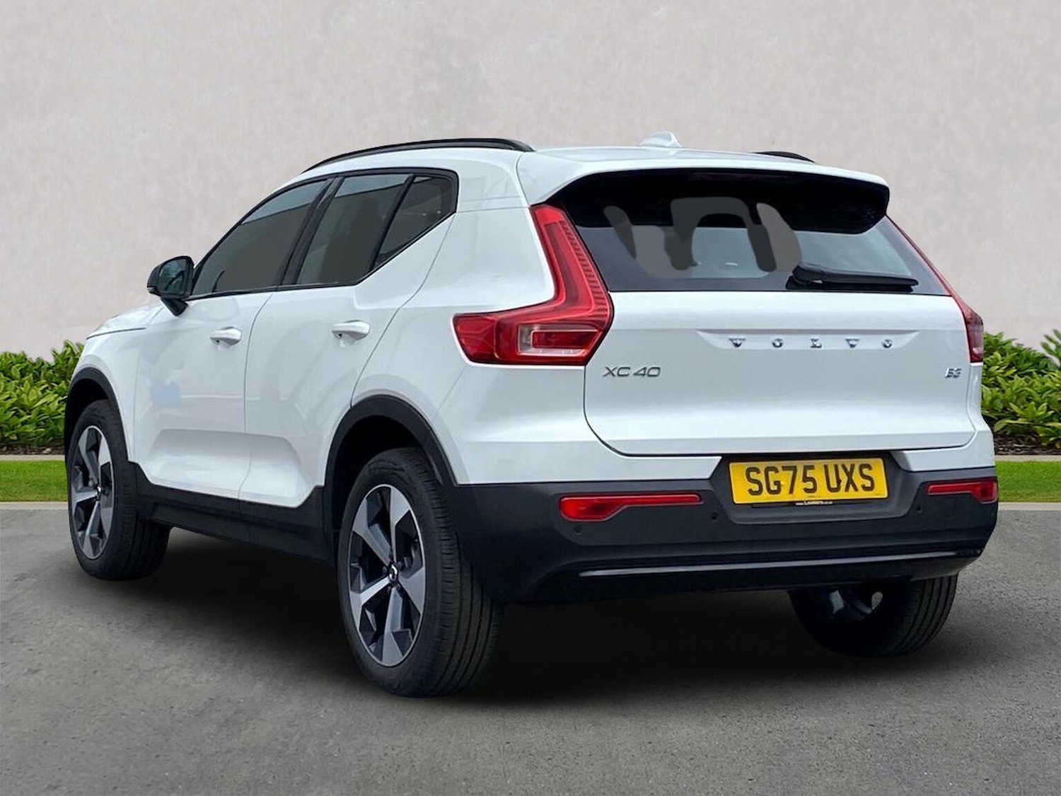 Used Volvo XC40 2025 for sale - 77489345: Photo 2