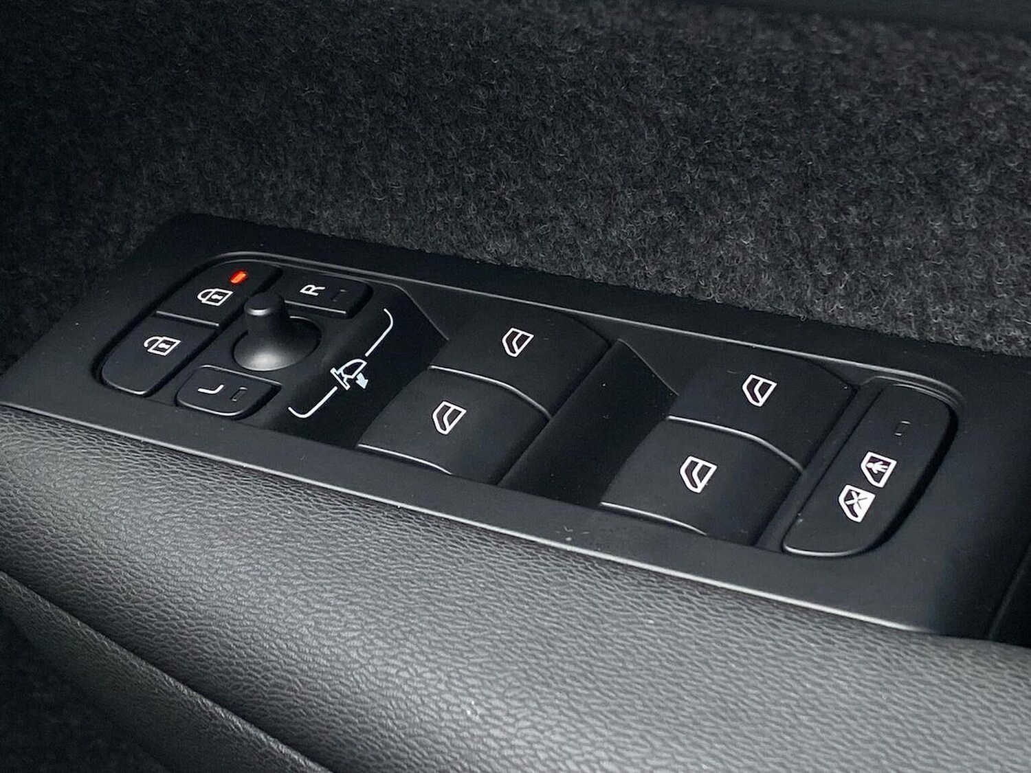 Used Volvo XC40 2025 for sale - 77489364: Photo 21