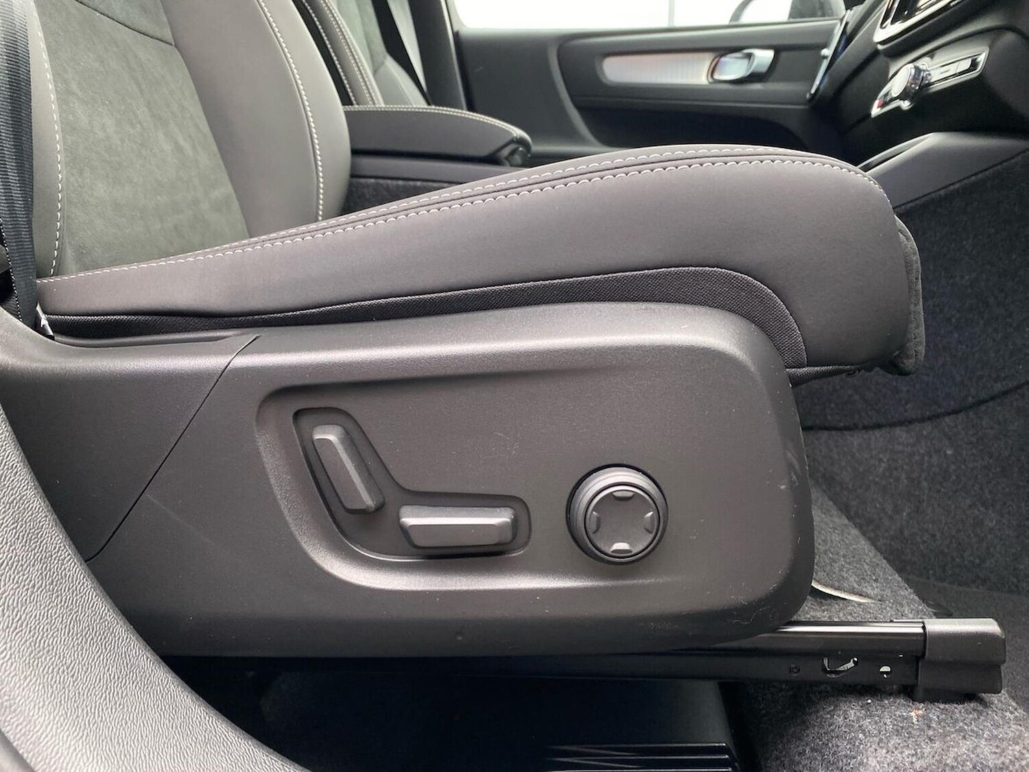 Used Volvo XC40 2025 for sale - 77489364: Photo 30