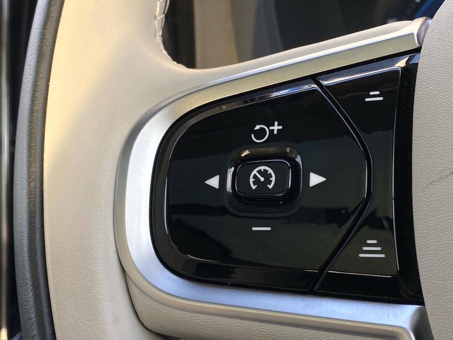 Used Volvo XC60 2025 for sale - 77059809: Photo 29