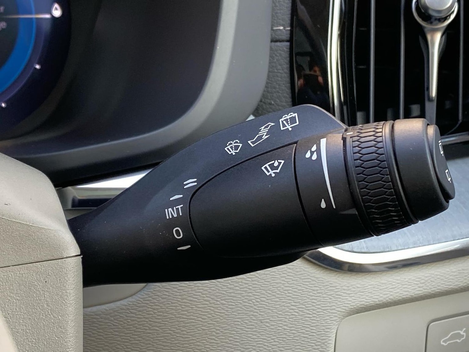 Used Volvo XC60 2025 for sale - 77059809: Photo 30