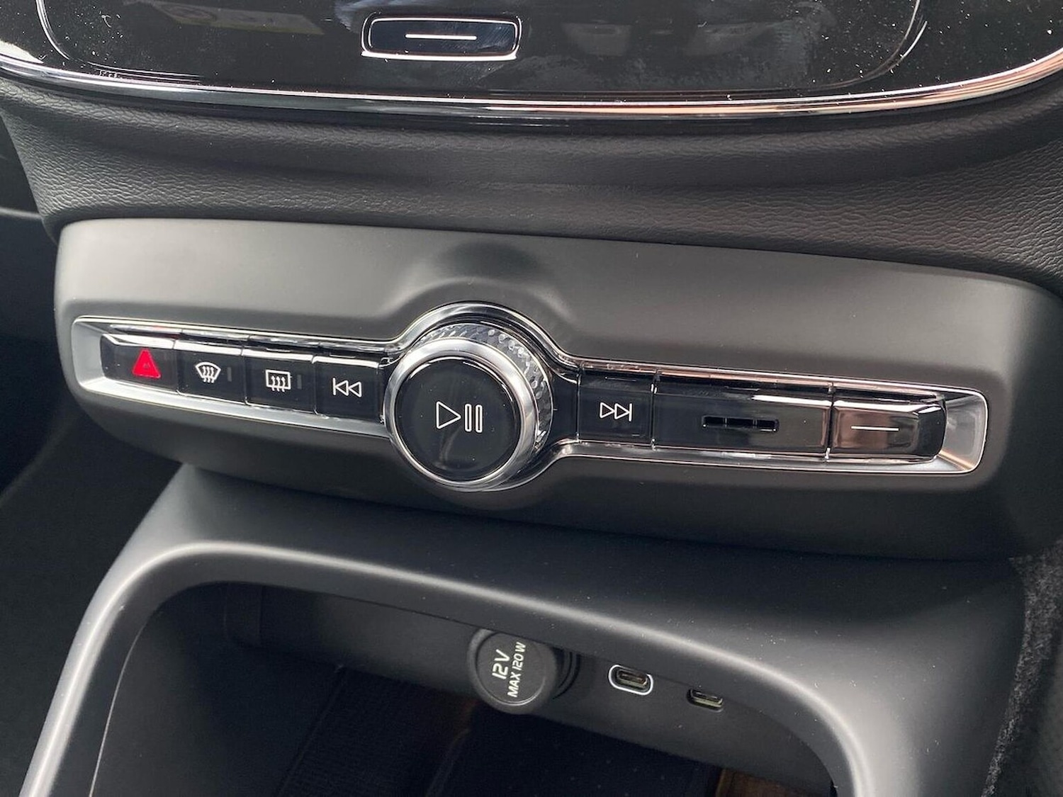 Used Volvo XC40 2025 for sale - 76114362: Photo 12