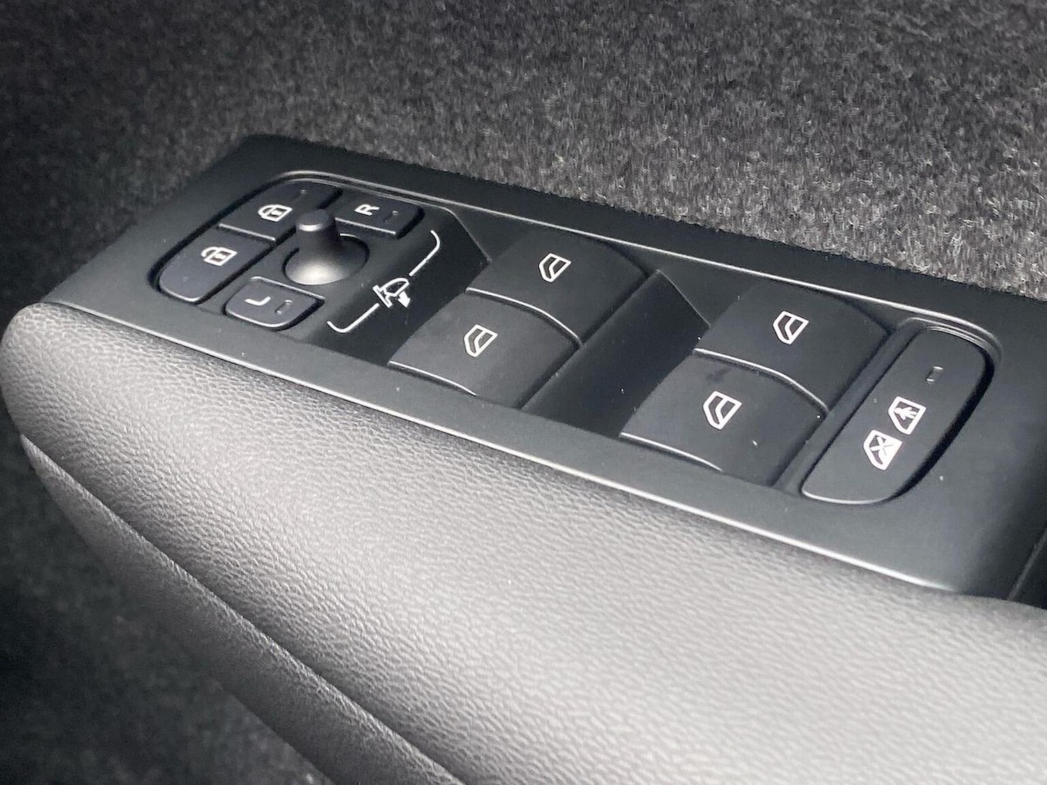 Used Volvo XC40 2025 for sale - 76114362: Photo 21