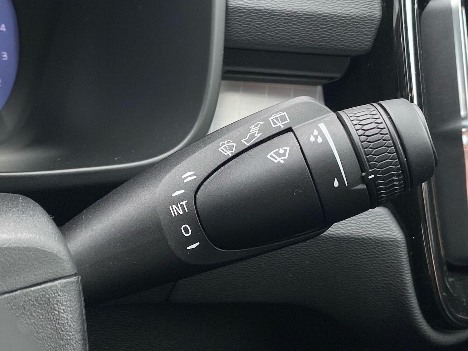 Used Volvo XC40 2025 for sale - 76114362: Photo 28