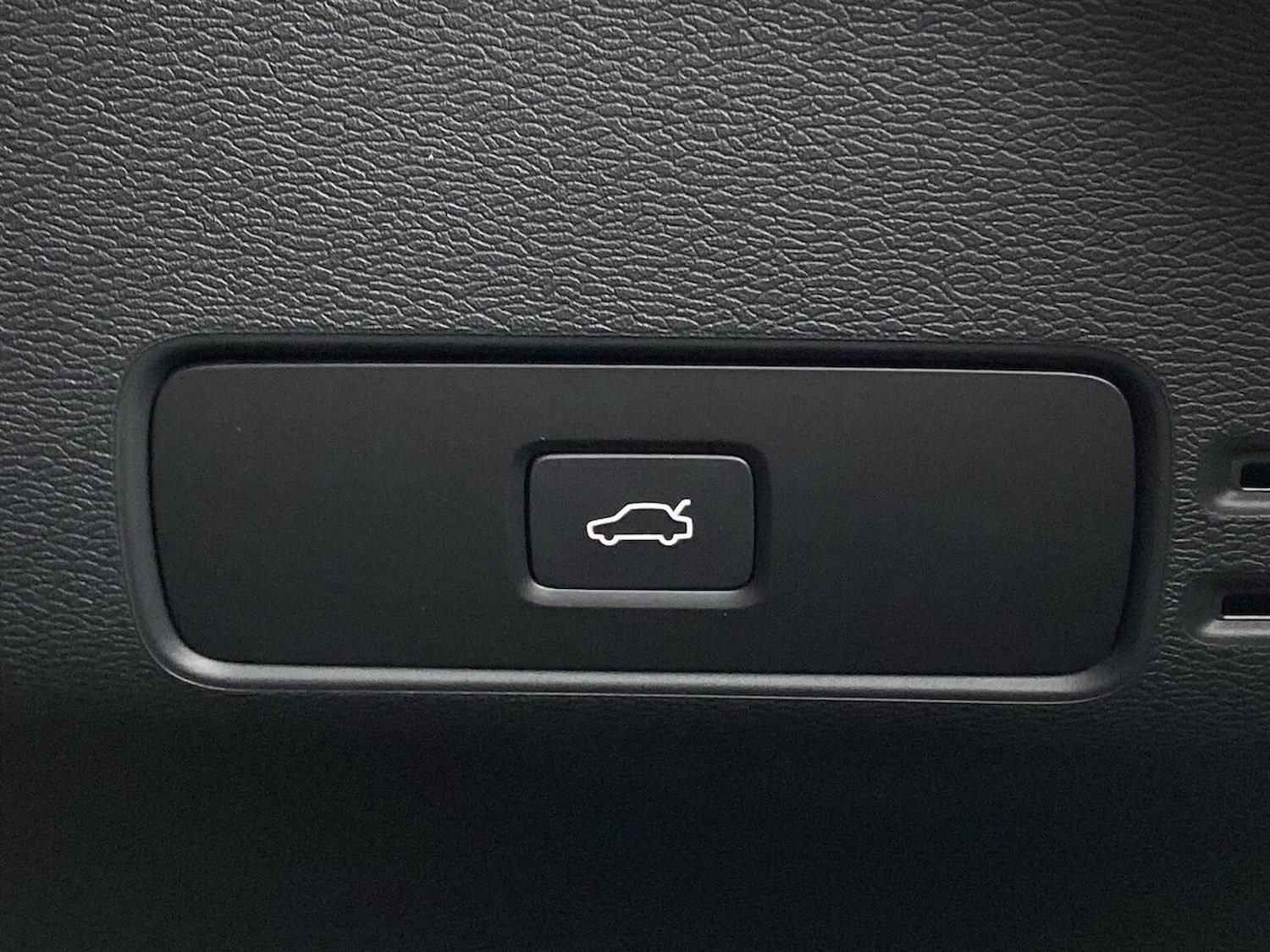 Used Volvo XC40 2023 for sale - 76171594: Photo 23