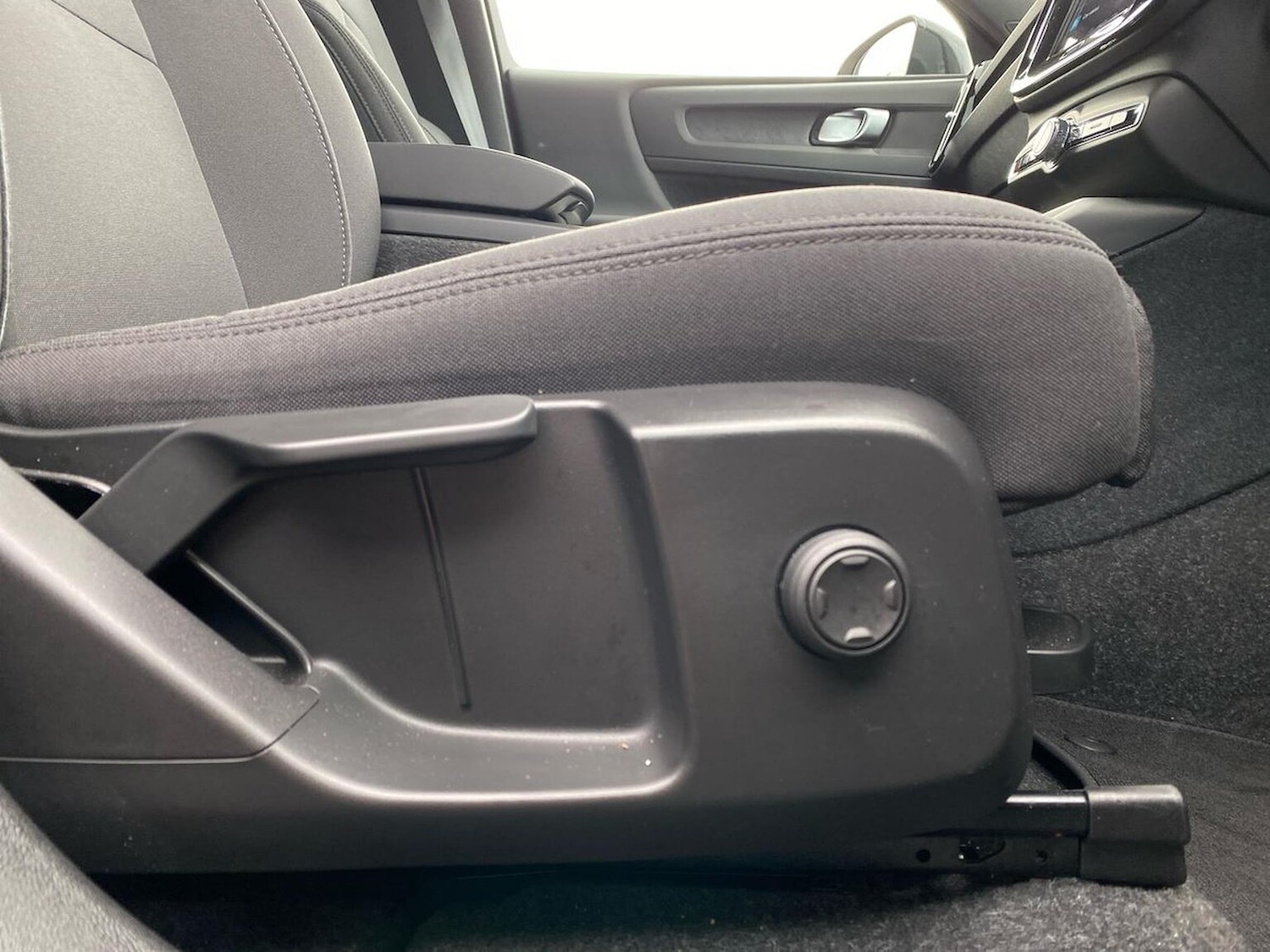 Used Volvo XC40 2023 for sale - 76171594: Photo 30