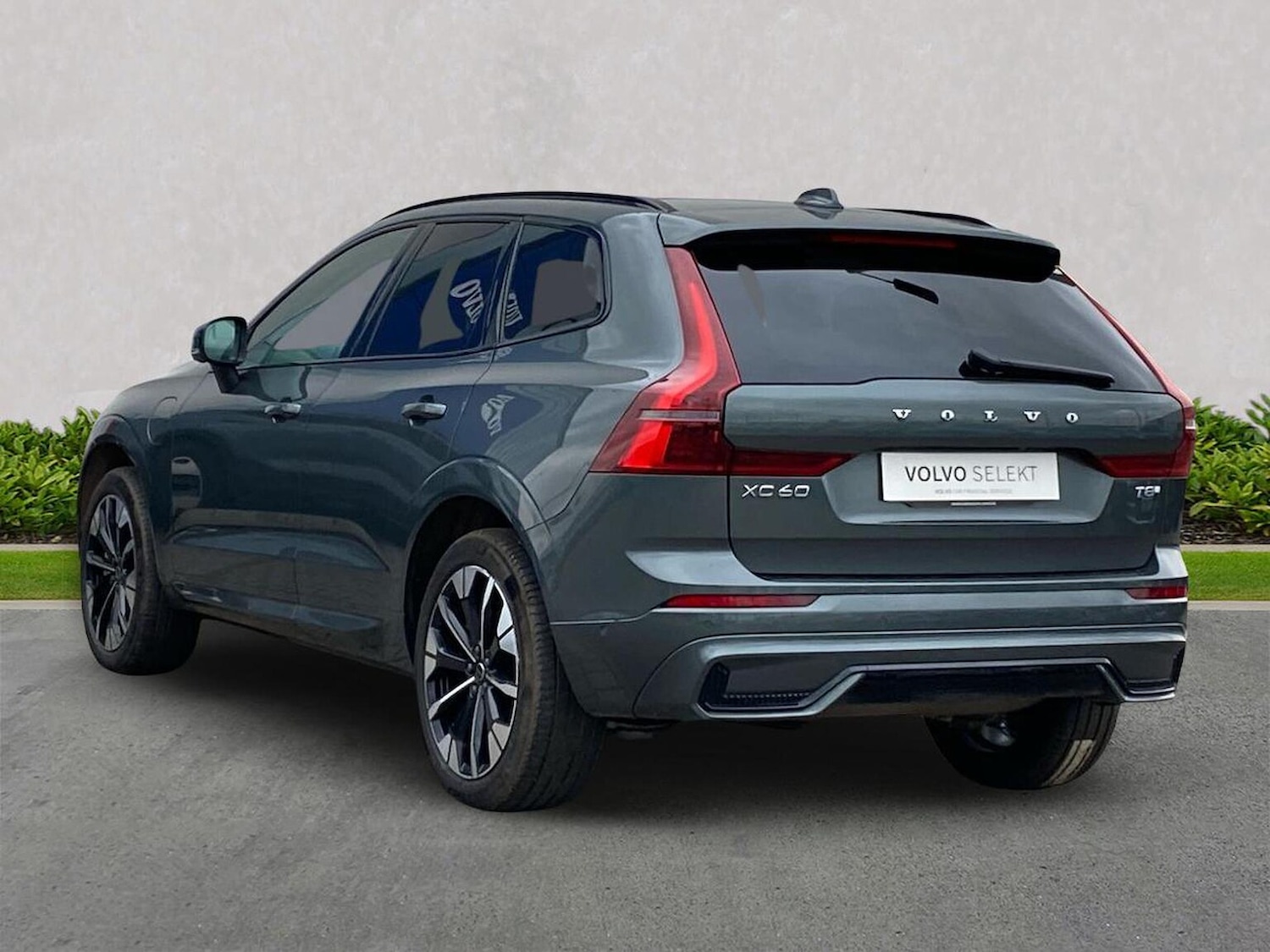Used Volvo XC60 2025 for sale - 77901699: Photo 2